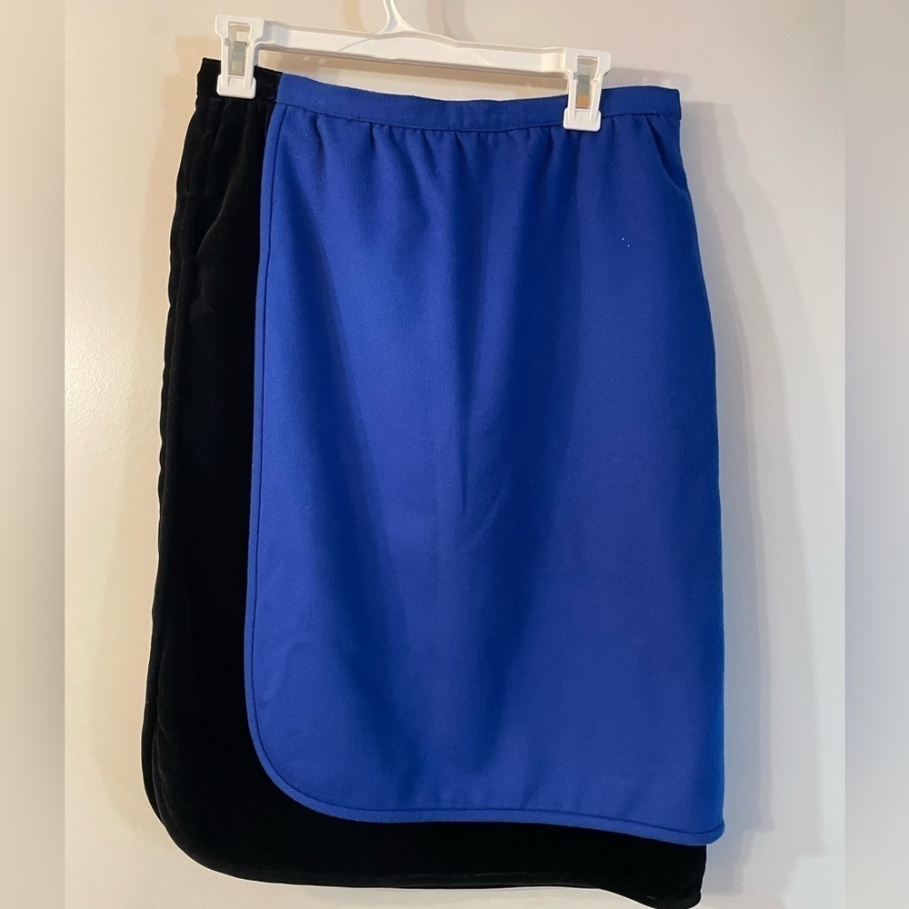 Vintage Valentino Boutique.  Wool and velvet skirt. Classic style - Picture 3 of 4